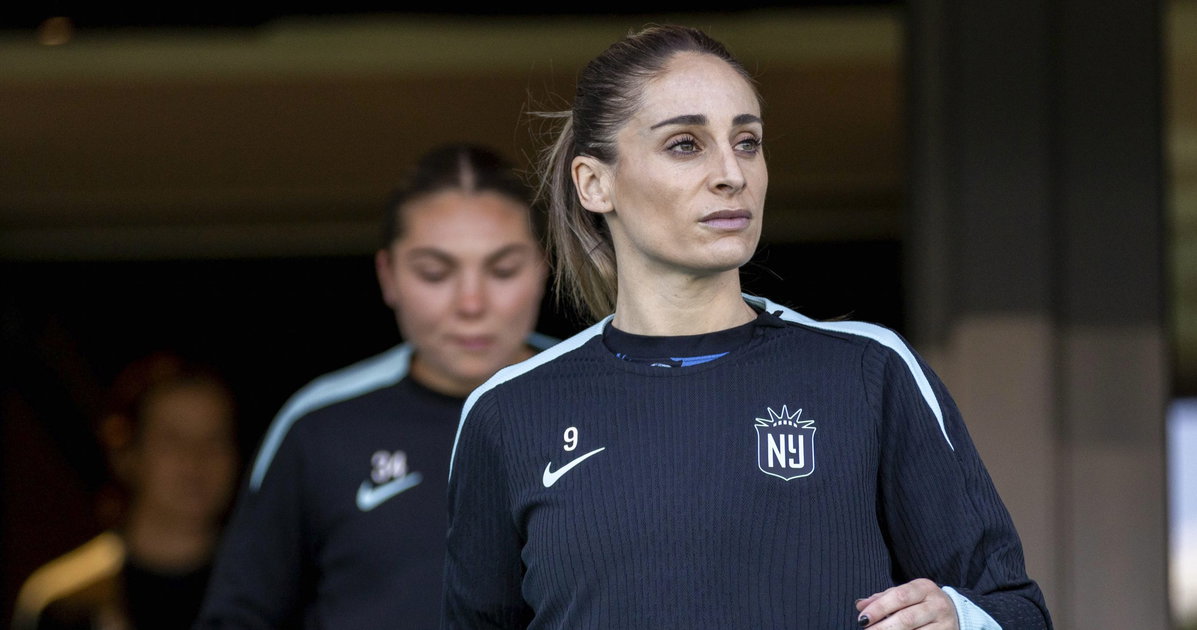 Gay soccer star Esther González shocks fans with move to anti-gay Saudi Arabia